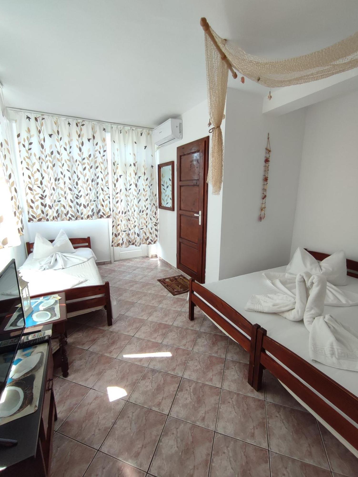 Hotel Casa Ellamy Două Mai Exteriér fotografie
