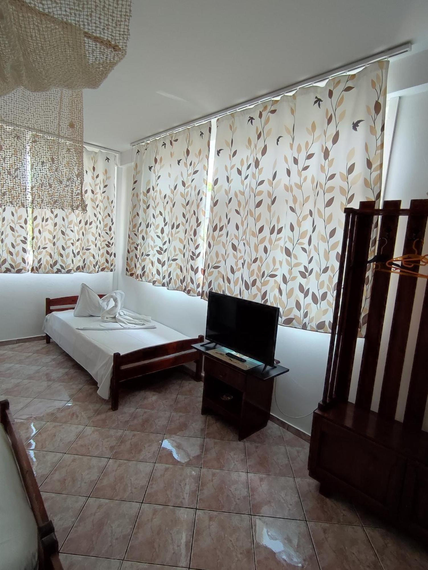 Hotel Casa Ellamy Două Mai Exteriér fotografie